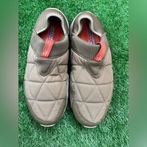 Bobs By Skechers Shoes Womens 9.5 Flex Mighty Puff Sneakers 117111 Green Slip On